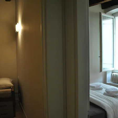 Dietro L'angolo Guest house